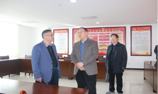 省委常委、省總工會(huì)主席馬吉孝等一行蒞臨青海物產(chǎn)集團(tuán)公司視察，調(diào)研指導(dǎo)道路貨運(yùn)企業(yè)建會(huì)、貨運(yùn)司機(jī)入會(huì)等工作